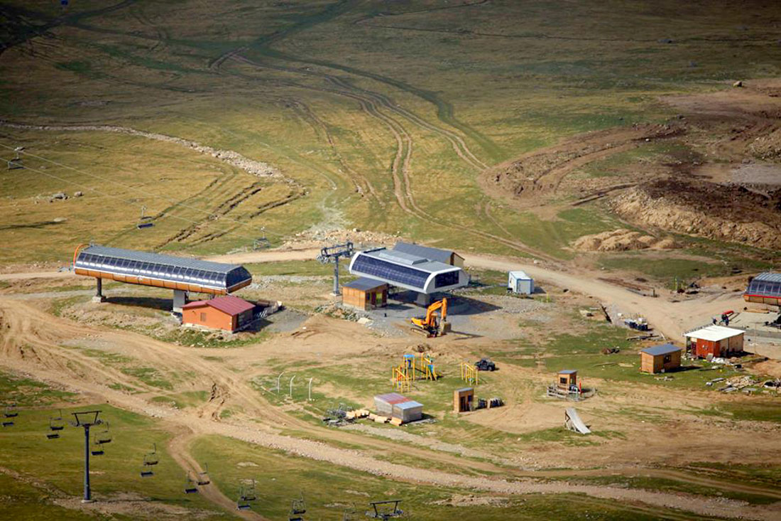 Construction of the cable car in Kazbegi (Kobe)